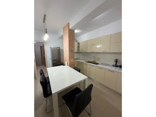 Tirane, jepet me qera apartament 3+1 Kati 5, 124 m² 800 € (Kopshti Zoologjik)