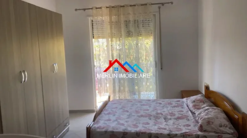 Tirane, jepet me qera apartament 1+1+Ballkon Kati 3, 80 m² 475 € (RRUGA NJAZI MEKA,QSUT)