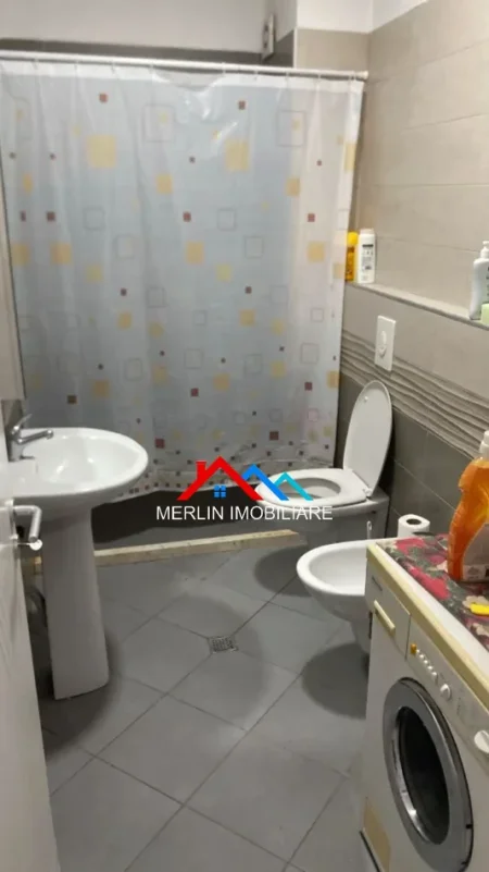 Tirane, jepet me qera apartament 1+1+Ballkon Kati 3, 80 m² 475 € (RRUGA NJAZI MEKA,QSUT)