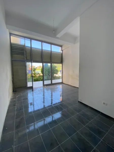 Tirane, shitet ambjent biznesi Kati 0, 30 m² 36.000 € 