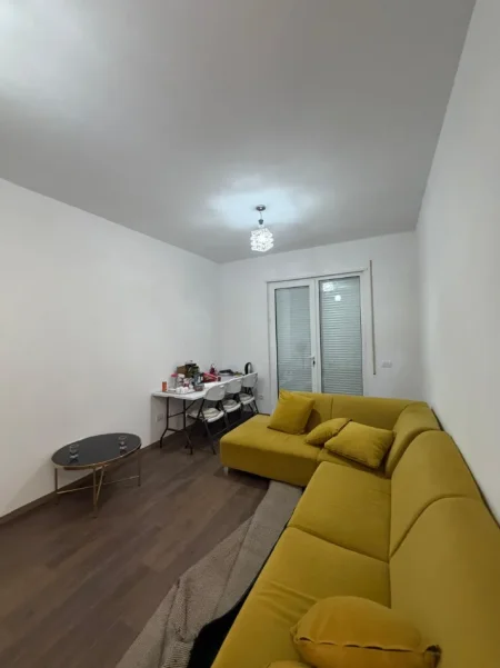 Tirane, jepet me qera apartament 2+1+Ballkon Kati 5, 100 m² 350 € (Rruga "Donald Trump",Kamez)