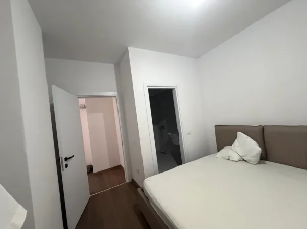 Tirane, jepet me qera apartament 2+1+Ballkon Kati 5, 100 m² 350 € (Rruga "Donald Trump",Kamez)