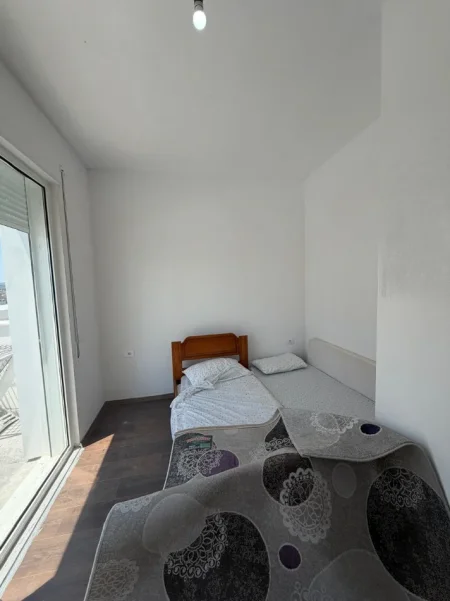 Tirane, jepet me qera apartament 2+1+Ballkon Kati 5, 100 m² 350 € (Rruga "Donald Trump",Kamez)