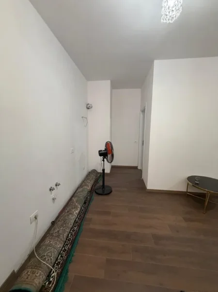 Tirane, jepet me qera apartament 2+1+Ballkon Kati 5, 100 m² 350 € (Rruga "Donald Trump",Kamez)