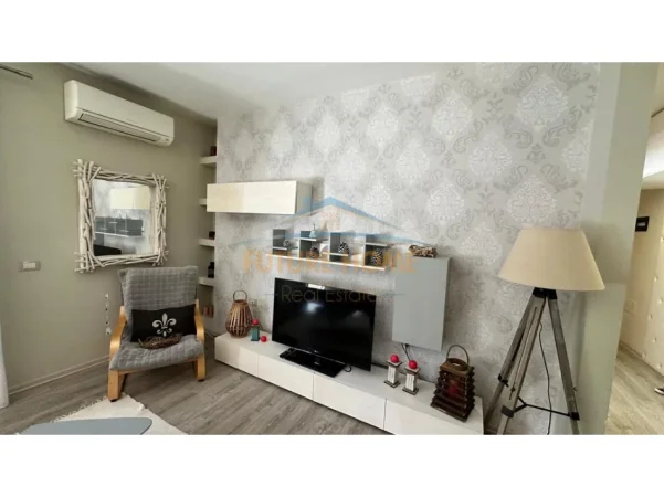 Tirane, jepet me qera apartament 2+1 Kati 1, 97 m² 750 € (Selite)
