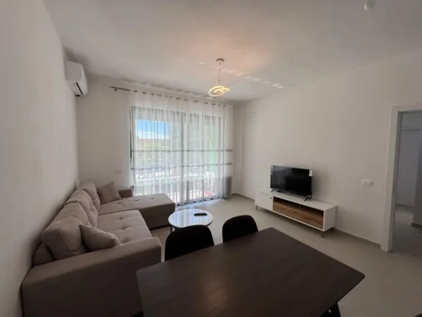 Tirane, jepet me qera apartament 2+1 Kati 1, 88 m² 600 € (Rruga 5 Maji)