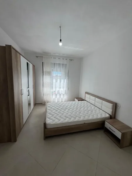 Tirane, jepet me qera apartament 2+1 Kati 1, 88 m² 600 € (Rruga 5 Maji)