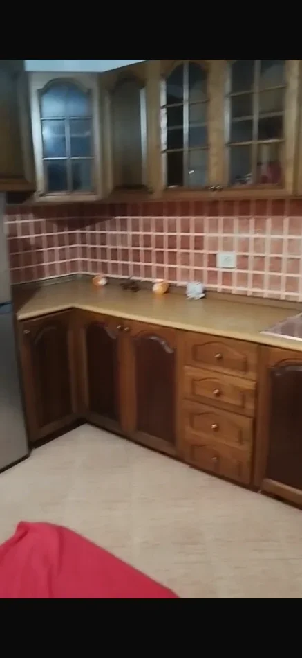 Tirane, jepet me qera garsonier 1+1 Kati 0, 30 m² 180 € (Pjeter Budi)