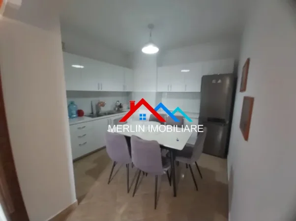 Tirane, jepet me qera apartament 2+1+Ballkon Kati 6, 90 m² 550 € (RRUGA ALI VISHA,QYTET STUDENTI)