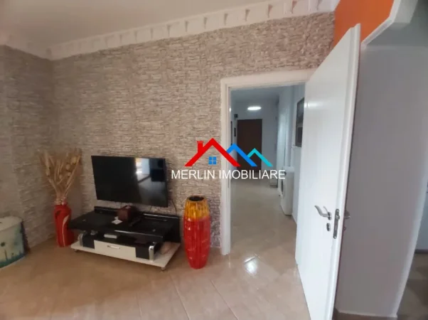 Tirane, jepet me qera apartament 2+1+Ballkon Kati 6, 90 m² 550 € (RRUGA ALI VISHA,QYTET STUDENTI)