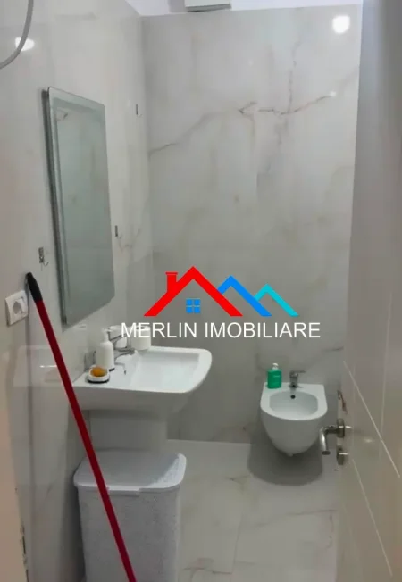 Tirane, jepet me qera apartament 2+1+Ballkon Kati 6, 90 m² 550 € (RRUGA ALI VISHA,QYTET STUDENTI)