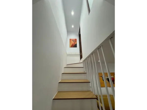 Tirane, jepet me qera apartament 1+1 Kati 3, 63 m² 600 € (qsut)