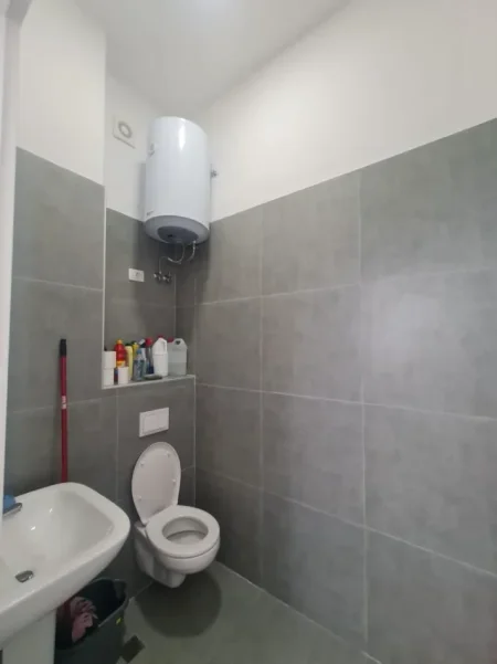 Tirane, jepet me qera ambjent biznesi Kati 1, 26 m² (don bosko)