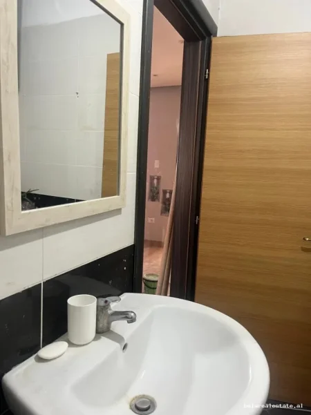 Tirane, jepet me qera apartament 2+1 Kati 3, 82 m² 530 € (Sokrat Miho)