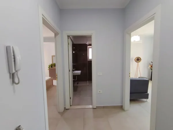 Tirane, jepet me qera apartament 1+1 Kati 3, 65 m² 650 € (QSUT)