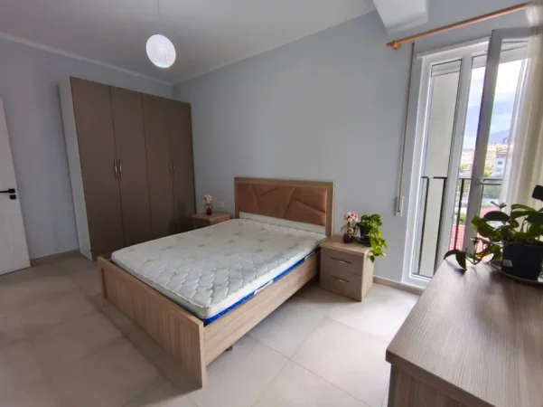 Tirane, jepet me qera apartament 1+1 Kati 3, 65 m² 650 € (QSUT)