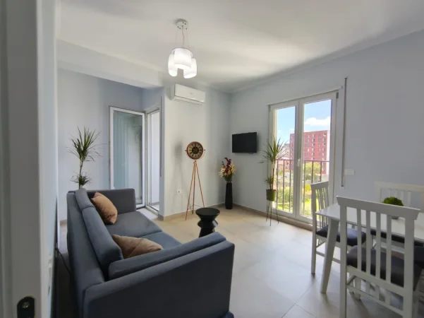 Tirane, jepet me qera apartament 1+1 Kati 3, 65 m² 650 € (QSUT)