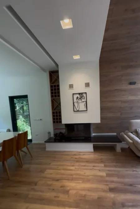 Tirane, jepet me qera Vile Vile 3 Katshe , 590 m² 3.500 € (TEG)