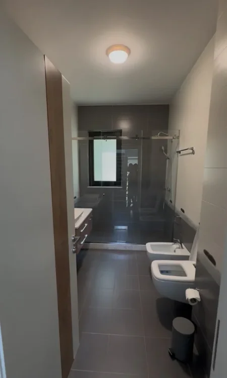 Tirane, jepet me qera Vile Vile 3 Katshe , 590 m² 3.500 € (TEG)
