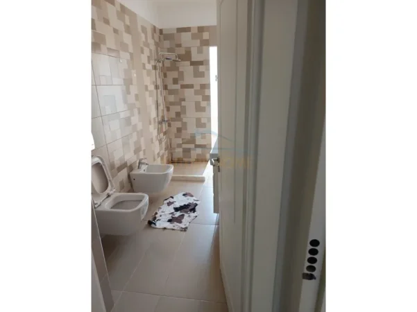 Tirane, jepet me qera apartament 2+1 Kati 4, 90 m² 400 € (Fresk)