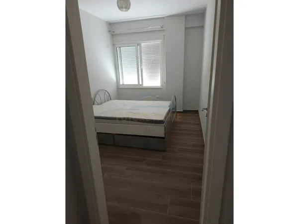 Tirane, jepet me qera apartament 2+1 Kati 4, 90 m² 400 € (Fresk)