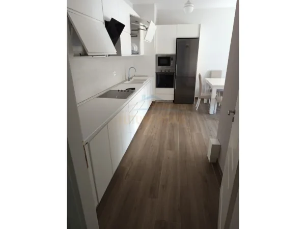 Tirane, jepet me qera apartament 2+1 Kati 4, 90 m² 400 € (Fresk)