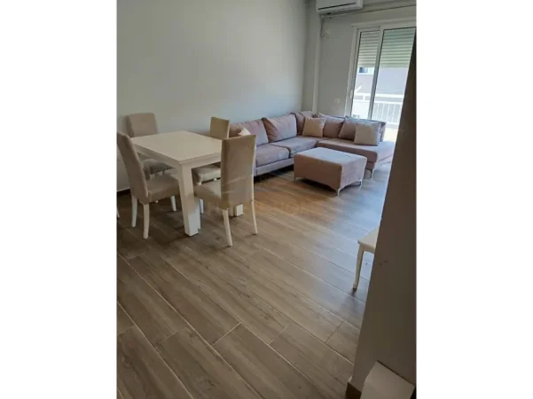 Tirane, jepet me qera apartament 2+1 Kati 4, 90 m² 400 € (Fresk)