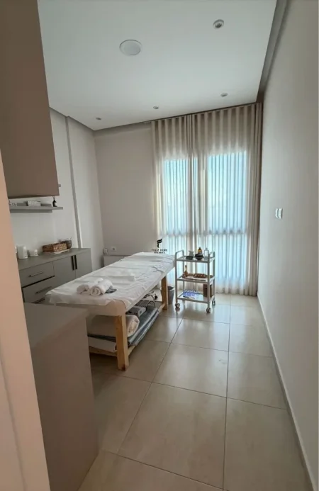 Tirane, jepet me qera zyre Kati 3, 100 m² 1.100 € (RRUGA E KAVAJES)