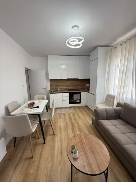 Tirane, jepet me qera apartament 1+1 Kati 3, 65 m² 700 € (RRUGA E KAVAJES)