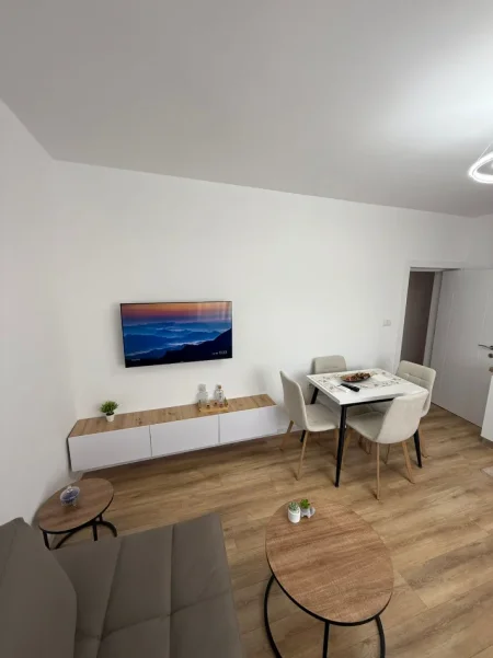 Tirane, jepet me qera apartament 1+1 Kati 3, 65 m² 700 € (RRUGA E KAVAJES)