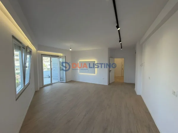 Tirane, shitet apartament 2+1+Aneks+Ballkon Kati 1, 100 m² 159.000 € (kinostudio , porcelan)
