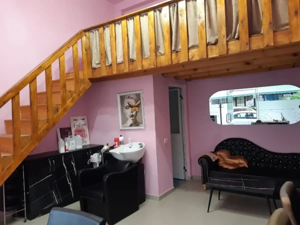 Tirane, jepet me qera ambjent biznesi Kati 0, 40 m² 300 € (Astir)