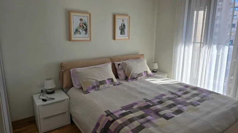 Tirane, jepet me qera apartament 1+1 Kati 3, 77 m² 105.000 € (QENDER)