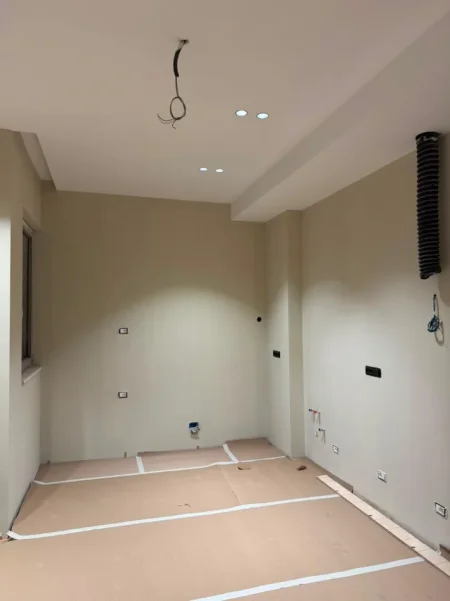 Tirane, jepet me qera ambjent biznesi Kati 2, 127 m² 1.500 € (Liqeni i Thate)