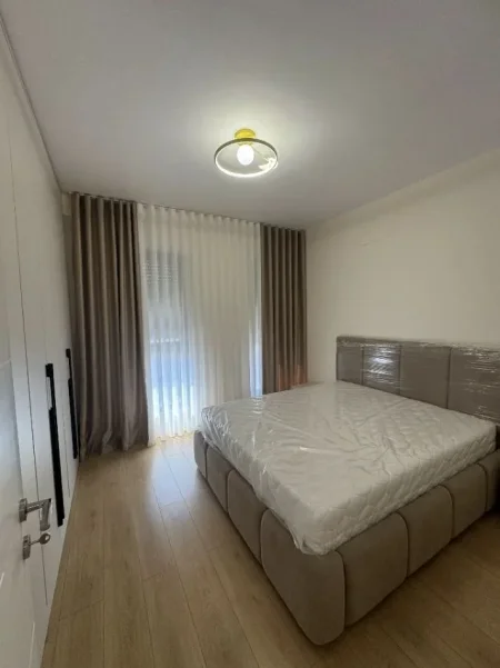 Tirane, jepet me qera apartament 1+1 Kati 4, 70 m² 700 € (JORDAN MISJA)