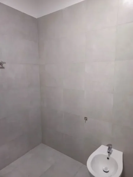 Tirane, jepet me qera apartament 2+1 Kati 2, 120 m² 1.200 € (Rruga Hamdi Sina 12 1044)