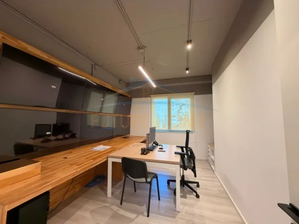Tirane, jepet me qera zyre Kati 2, 528 m² 9.513 € (Lion Park 1, Rruga e Elbasanit.)