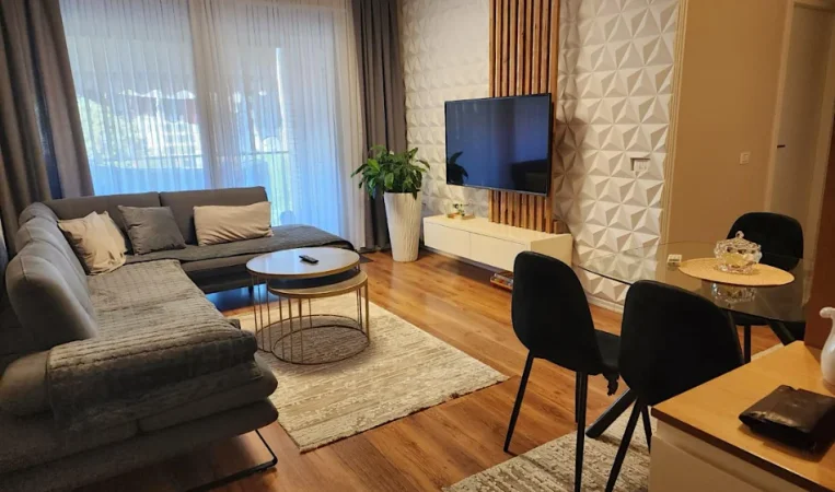Tirane, jepet me qera apartament 2+1 Kati 3, 90 m² 1.000 € 
