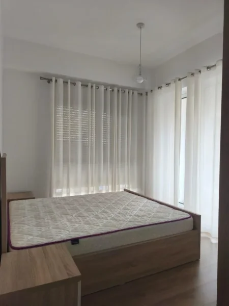 Tirane, jepet me qera apartament 2+1 Kati 5, 100 m² 500 € (Ali Demi)