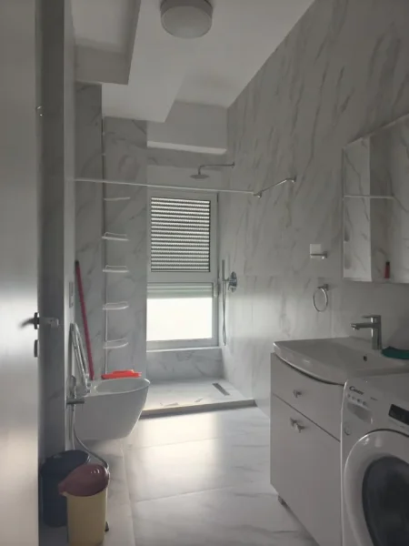 Tirane, jepet me qera apartament 2+1 Kati 5, 100 m² 500 € (Ali Demi)