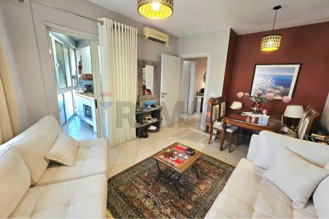 Tirane, shitet apartament 2+1+Ballkon Kati 3, 81 m² 180.000 € (RRUGA E kavajes)