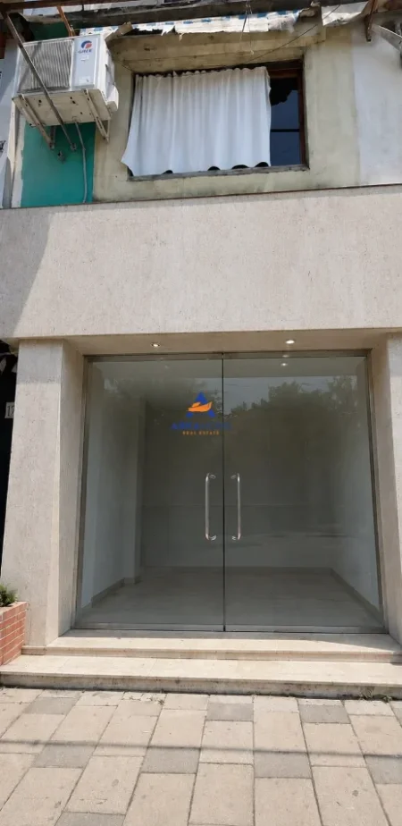 Tirane, shitet ambjent biznesi Kati 0, 54 m² 