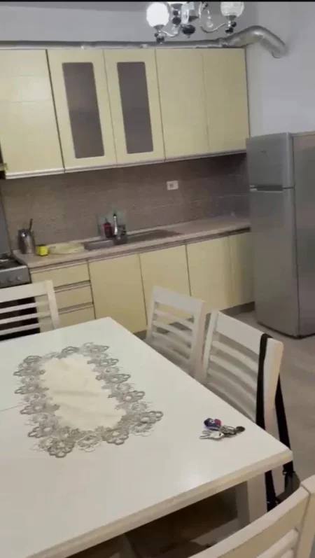 Tirane, jepet me qera apartament 2+1 Kati 4, 110 m² 450 € (Rrethrrotullimi i Astirit tek Raifasen Bank)