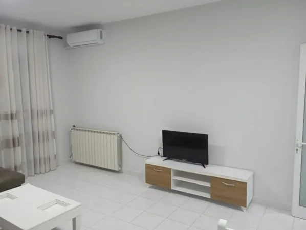 Tirane, jepet me qera apartament 2+1 Kati 2, 90 m² 700 € (Rrethi i Komunës së Parisit)