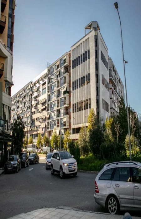 Tirane, jepet me qera aktivitet biznesi Kati 0, 2.121 m² 20 € (rrethi i astirit)