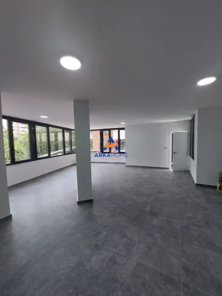 Tirane, jepet me qera ambjent biznesi Kati 1, 125 m² 1.213 € 