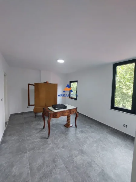 Tirane, jepet me qera ambjent biznesi Kati 1, 125 m² 1.213 € 