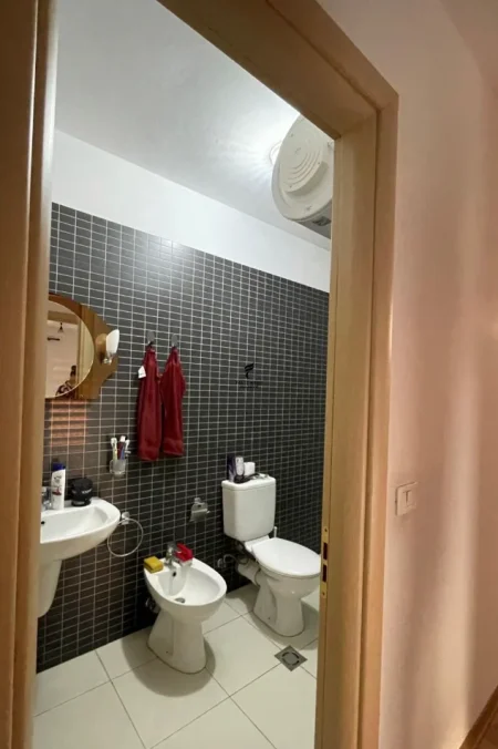 Tirane, jepet me qera apartament 2+1 Kati 2, 95 m² 550 € (QYTETI STUDENTI)