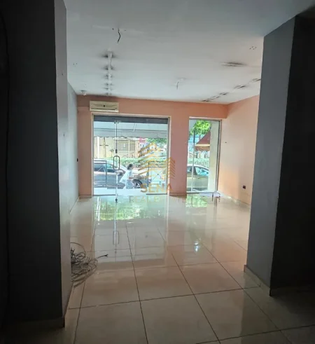 Tirane, jepet me qera ambjent biznesi Kati 0, 33 m² 800 € (Rruga Bardhyl)