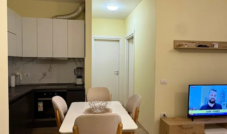 Tirane, jepet me qera apartament 2+1 Kati 6, 750 € 